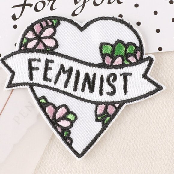 iron on patch -  FEMINIST ❤️ - Picture 1 of 1